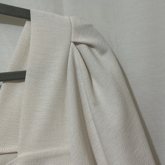 Banana Republic Cream Short Sleeve Short Top - Picture 4 of 5